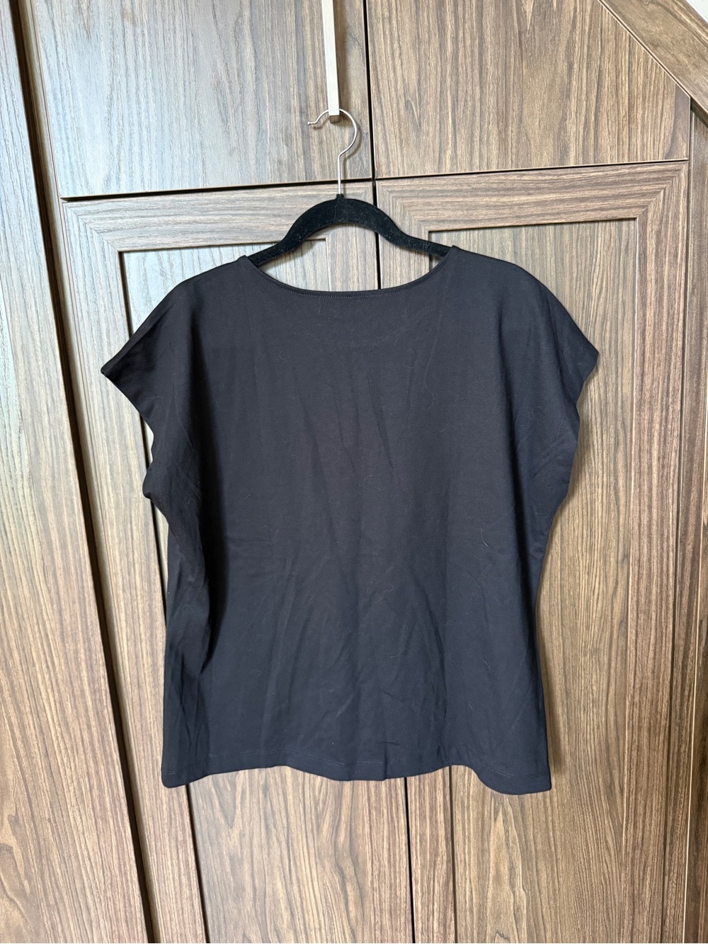 Bundle of 2 LOFT Black and Olive Crew Neck Tees - Picture 3 of 5